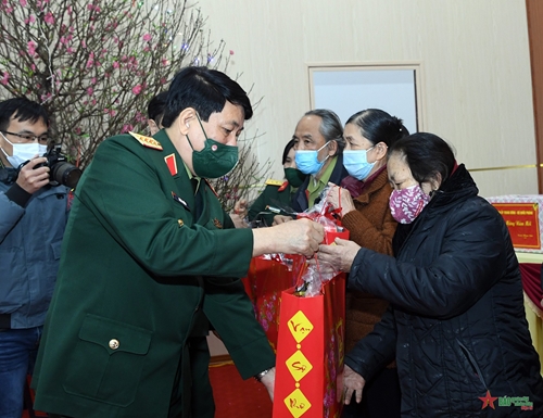 Đại tướng Lương Cường kiểm tra sẵn sàng chiến đấu, thăm tặng quà trên địa bàn tỉnh Phú Thọ